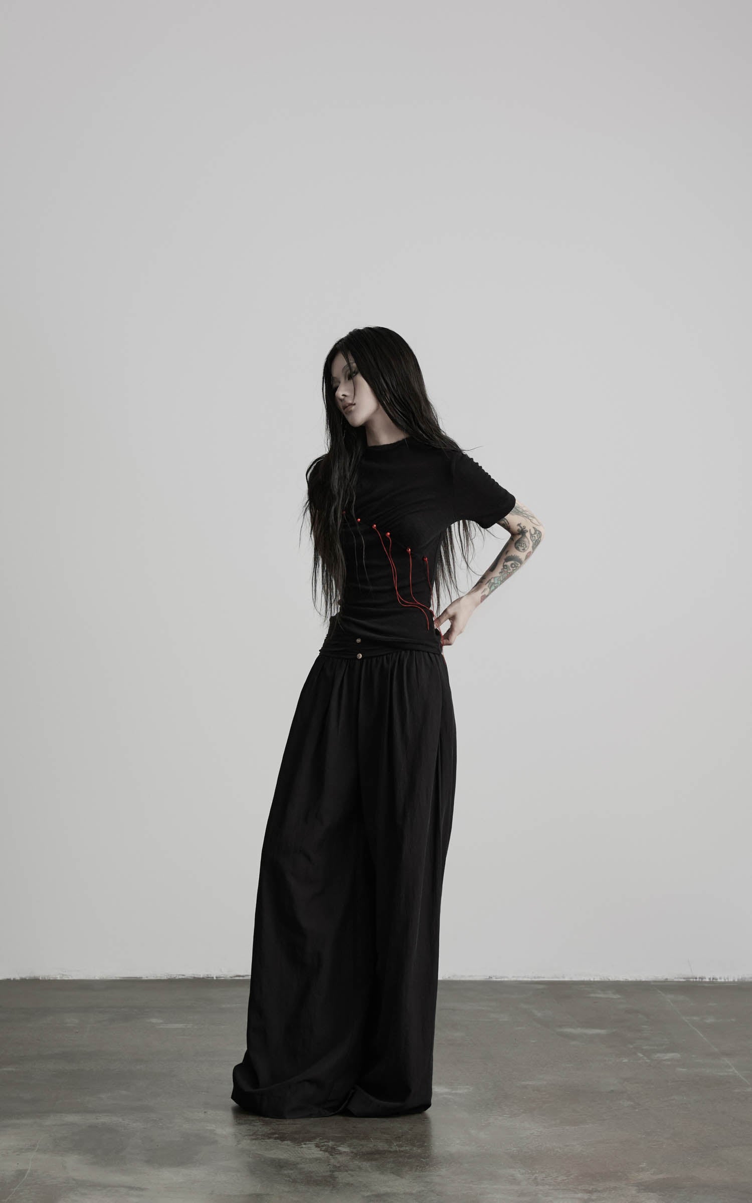 DOINDULGE Mock Neck Ruched Knit T-Shirt