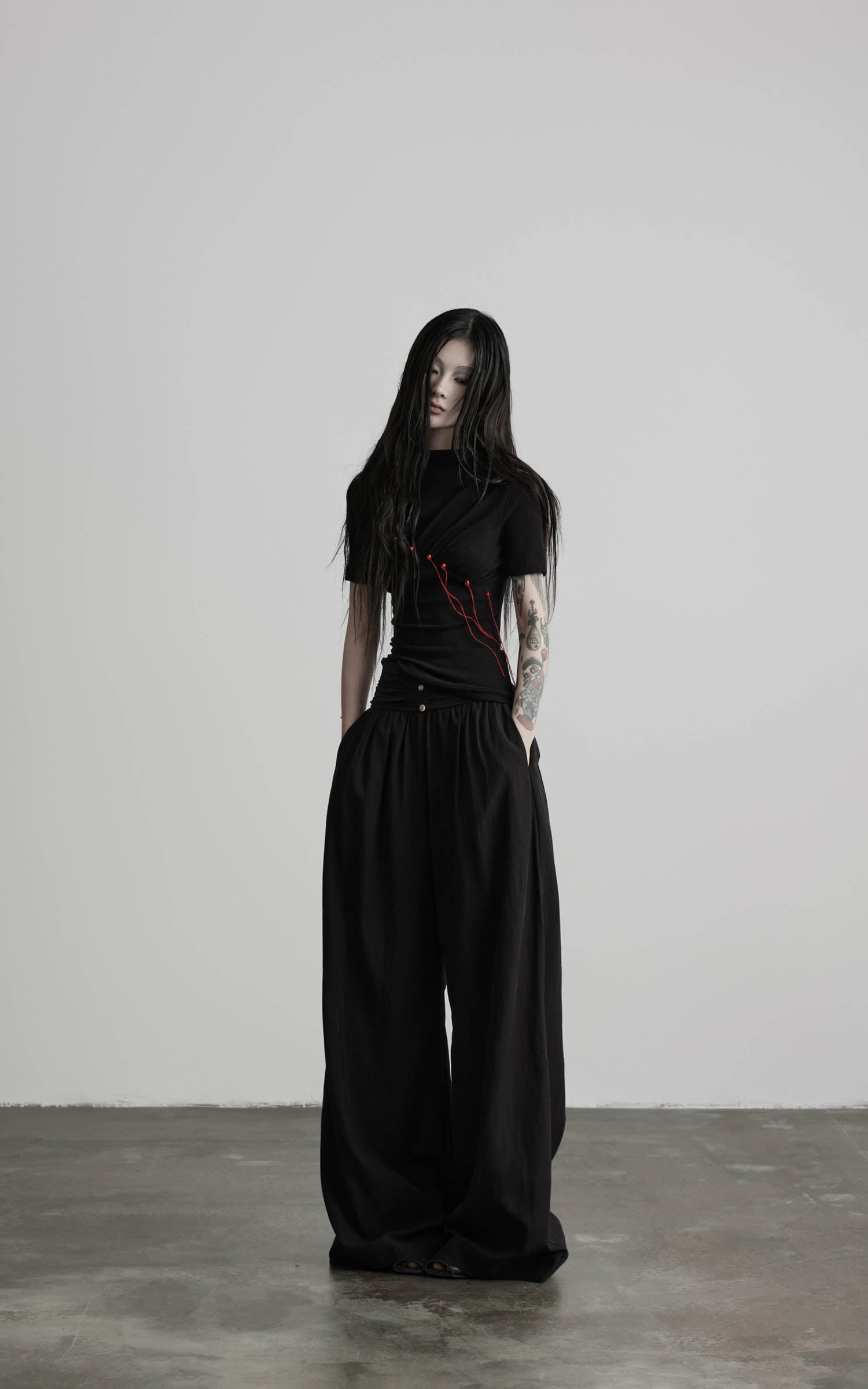 DOINDULGE Mock Neck Ruched Knit T-Shirt
