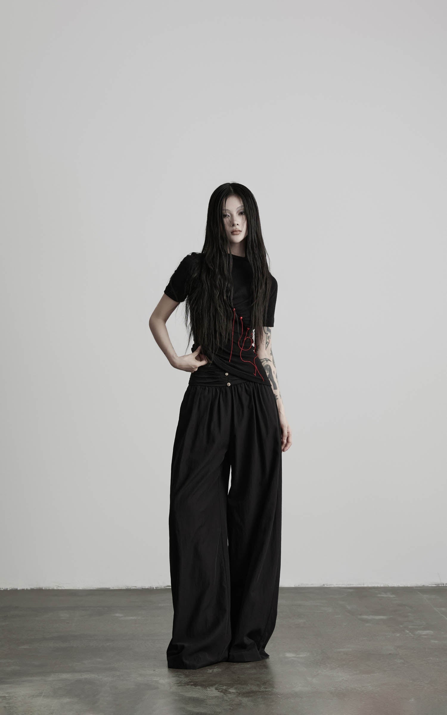 DOINDULGE Mock Neck Ruched Knit T-Shirt
