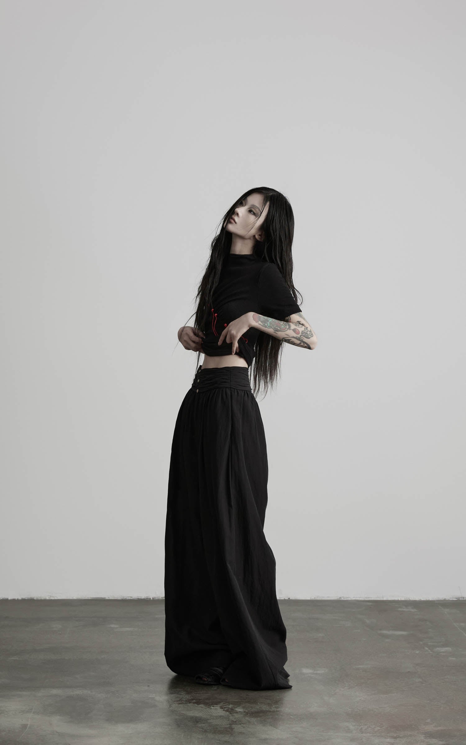 DOINDULGE Mock Neck Ruched Knit T-Shirt